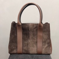 Стильна жіноча сумочка із натуральної замші.