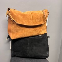 Класична жіноча сумочка із натуральної замші.